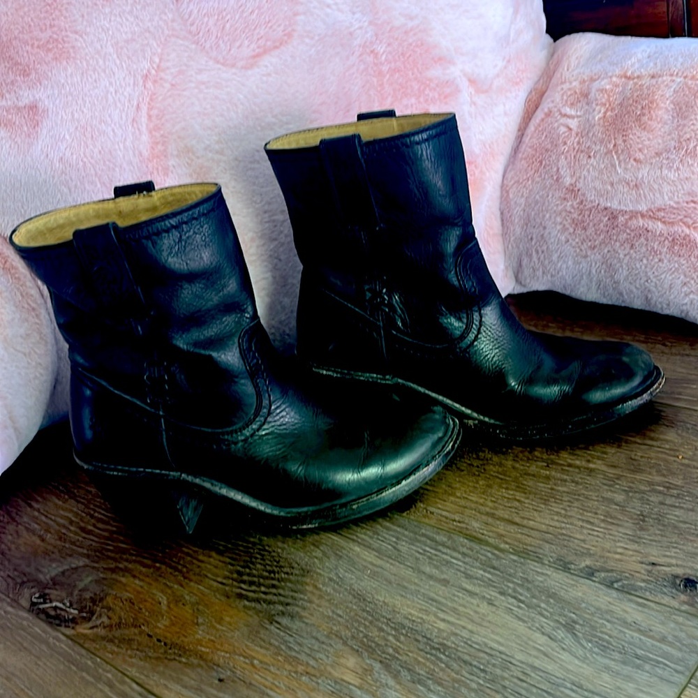EUC FRYE Black Booties Size 7